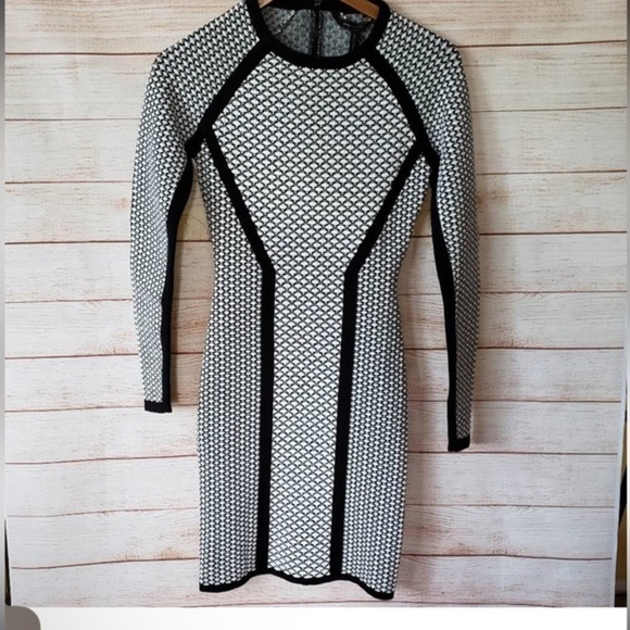 BCBGMaxAzria like new M bandage dress with long zipper on the back super stylish - Picture 13 of 13